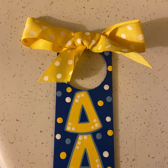 VEUC Tri Delta Hand-Painted Door Hanger Decoration - Picture 3 of 4